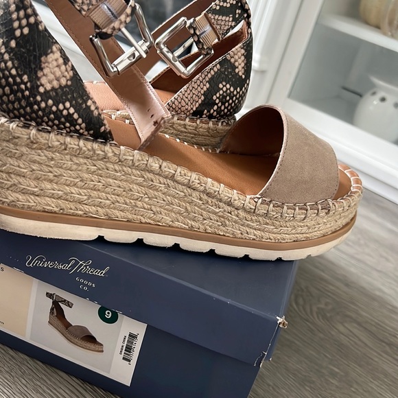 Comfy Wedges - Picture 5 of 5